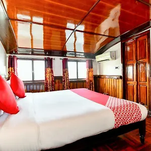 Oyo 24146 Anugraha Houseboat 6bhk 3*, Alappuzha India
